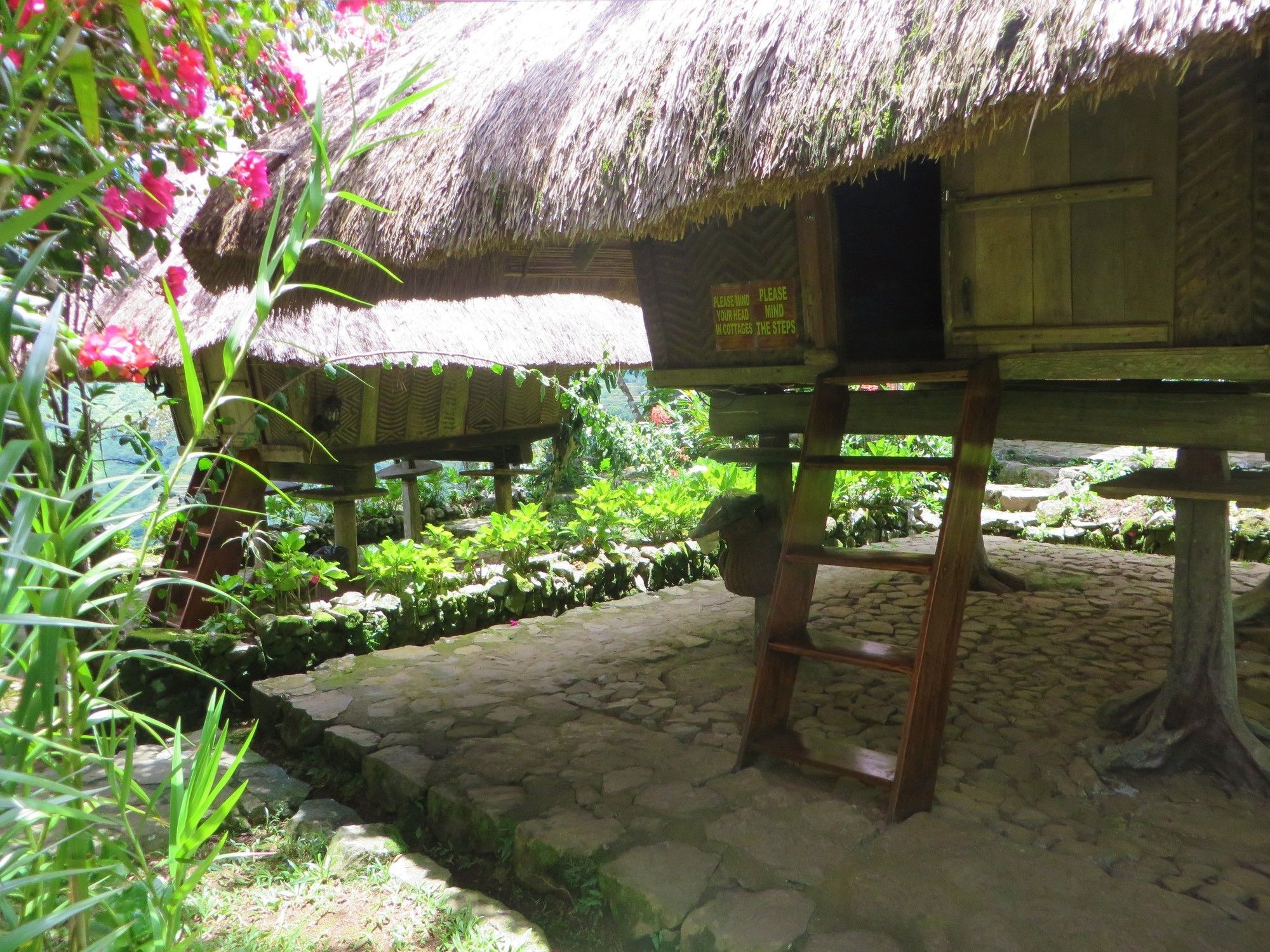 Native Village Inn 바나우에 외부 사진